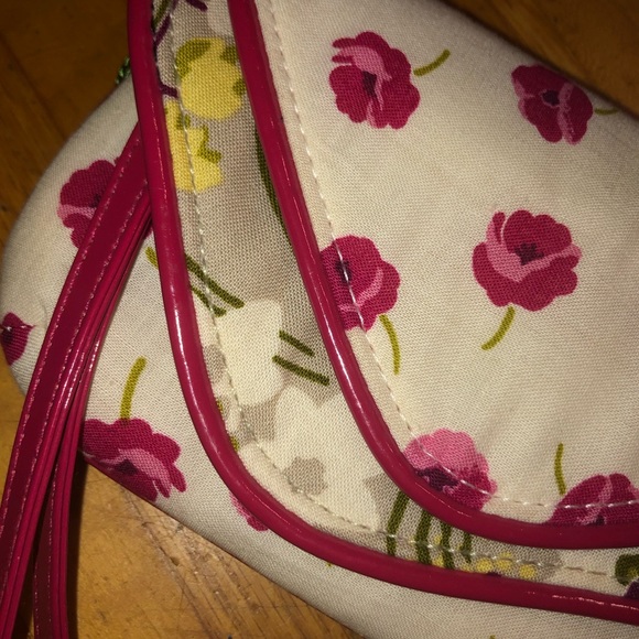 Vera Bradley Handbags - Vera Bradley Flapper Wristlet